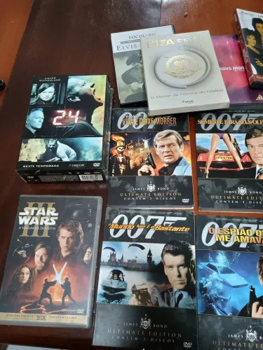 Dvds variados inclusive alguns do 007 , Senhor dos aneis, e Nimitiz