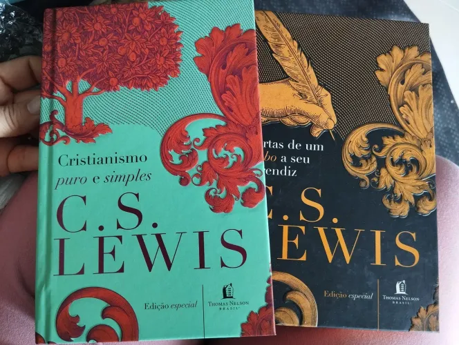 Livro C. S. Lewis novo no precinho!