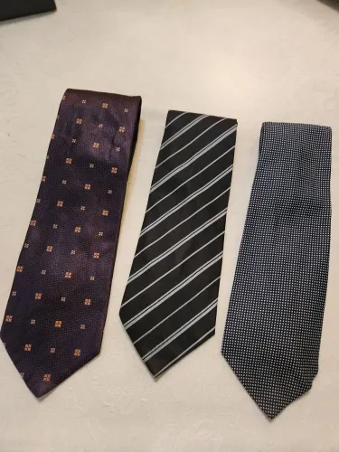 Gravatas usadas R$ 10 cada uma ( 3 por R$ 20 )