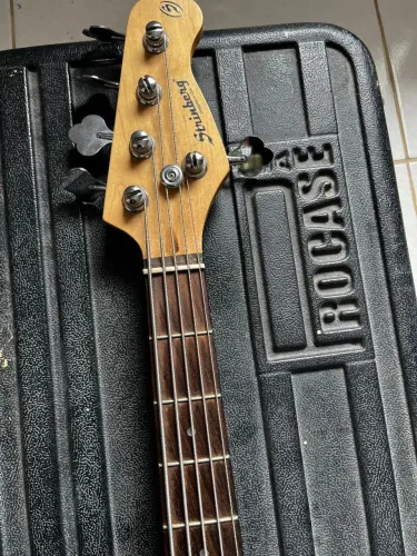 Baixo strimberg music man 5c