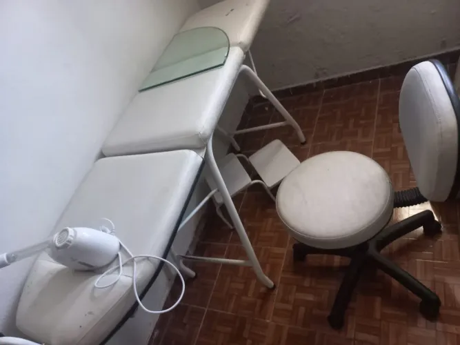 Móveis e materiais de salão 