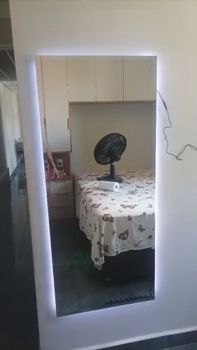 Espelho de corpooo inteiro conm LED