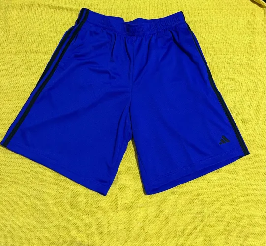 Shorts Adidas Novo e Original - M