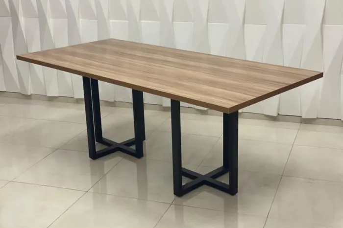 Mesa de Escritório com Design Moderno