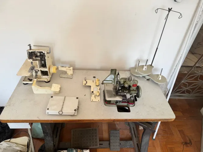 200,00 Vendo máquina de costura e overloque