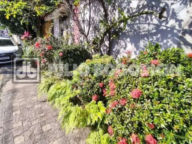 Casa em Condomínio : Duplex / Residencial / Anil