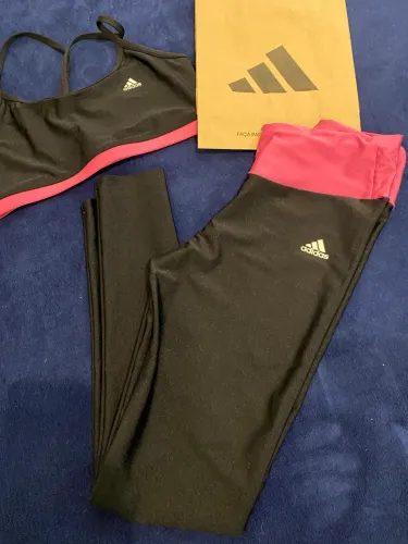 Conjunto esportivo adidas