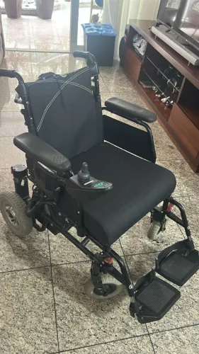 Cadeira de Rodas Elétrica