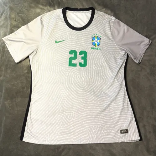 Camisa Brasil 2020 - Modelo jogador autografada - Éderson
