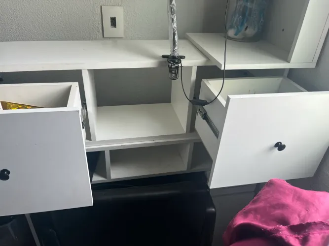 Mesa e expositor de esmaltes