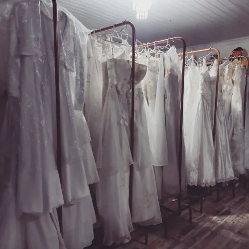 Vende-se vestidos de noivas