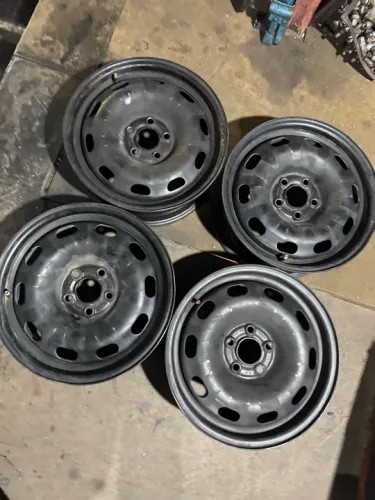 Jogo de roda de ferro 5x100 Aro 15 original VW