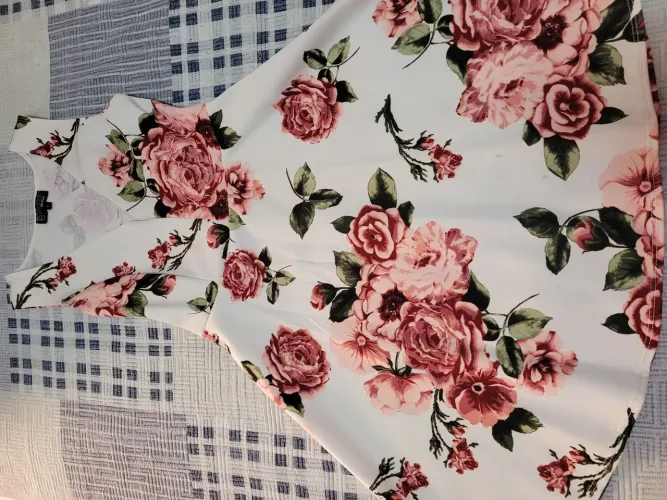 Vestido curto floral 