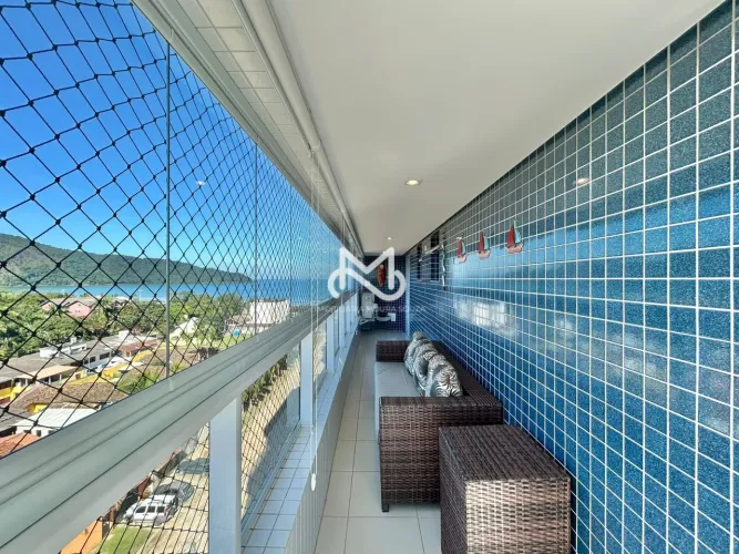 Apartamento com vista para o mar no Jardim Indaiá
