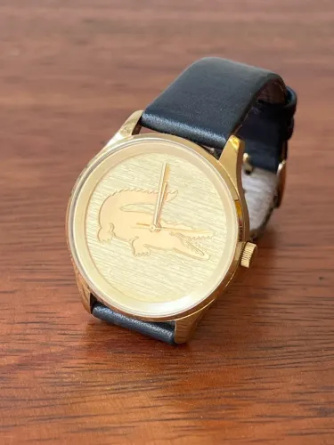 Relógio Lacoste Dourado com Pulseira de Couro