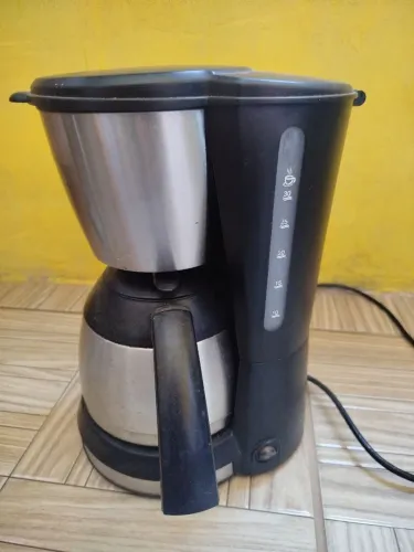 Cafeteira Elétrica com Jarra Térmica inox.
