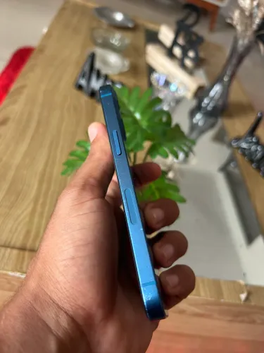 iPhone 13 apenas o vidro do fundo trocado , as demais peças todas originais