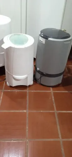 Duas centrífuga 220v em perfeito estado e funcionando perfeitamente