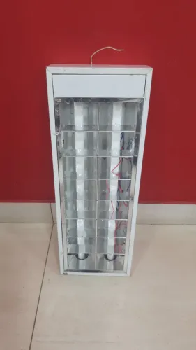 Luminária sobrepor T8 20w com 2 lâmpadas (completa). 