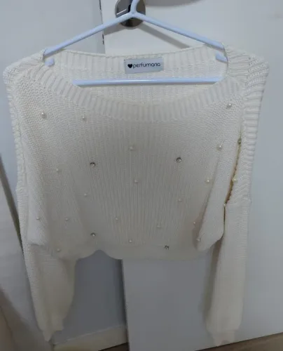 Cropped malha com pérolas e estrass