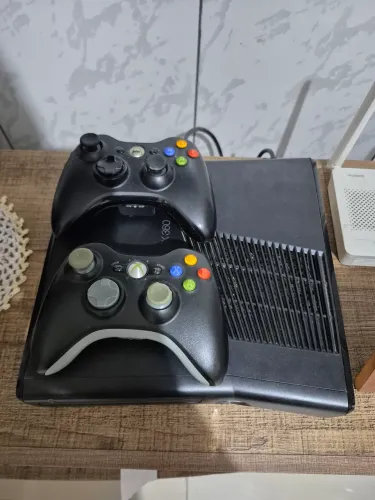 Vídeo game Xbox 360 2 controles distravado