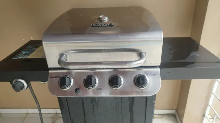 Vedo uma churrasqueira a gás
