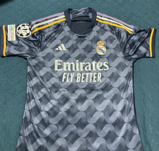 Camisa do Real Madrid original Adidas, modelo azul da temporada 2022/23.