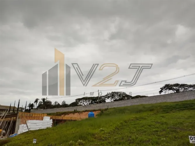 Terreno à venda no Condomínio Recanto das Palmas em Vinhedo - SP.