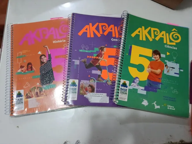 Livros Akapalô