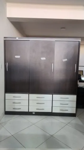 guarda roupa 3 portas e 6 gavetas