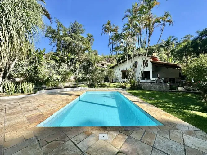 CASA EM CONDOMÍNIO PARA VENDA OU LOCAÇÃO NA GRANJA VIANA EM COTIA/SP - ACESSO PELO KM 26 D