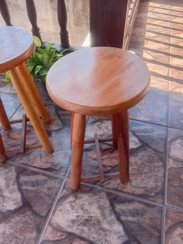 2 Banquetas de madeira pura