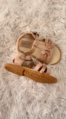 Sandália tamanho 19