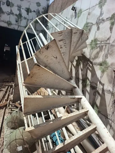 Escada Caracol Metálica 1,20m Completa