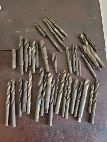 36 brocas e 5 alargadores