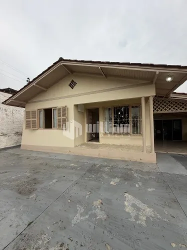 CASA COM 3 DORMITÓRIOS E EDÍCULA AOS FUNDOS - EM TERRENO DE 450M² NO JARDIM MALUCHE