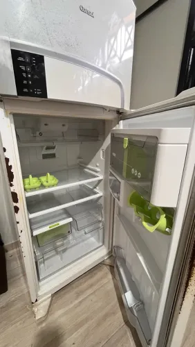 Vende-se uma geladeira 405 lts