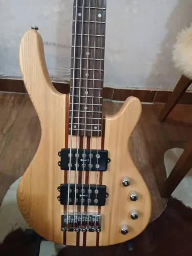 Baixo Eagle 5 Cordas - Excelente som