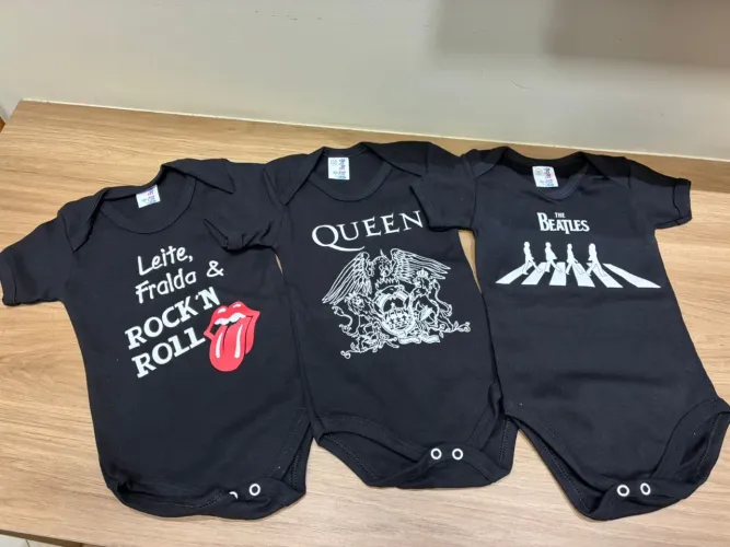 Kit bodies bebê rock tamanho G novos