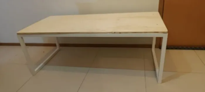 Banco Branco em Metalon 135cm L x 60cm P x 45cm A R$350