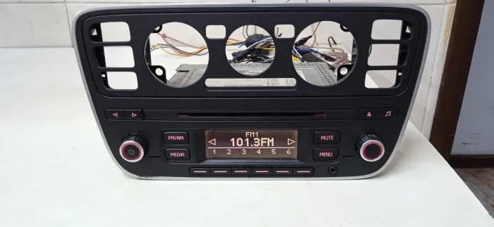 Rádio original Vw UP. Vendo já instalado se quiser.