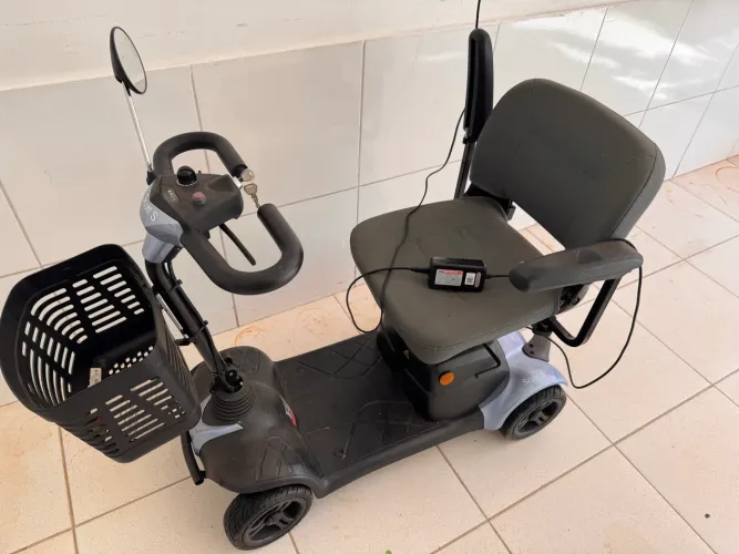 Cadeira de rodas motorizada