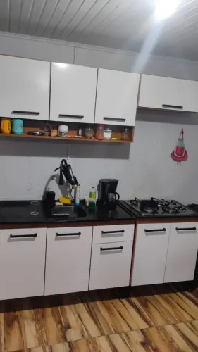 Armário aéreo de cozinha com fogão