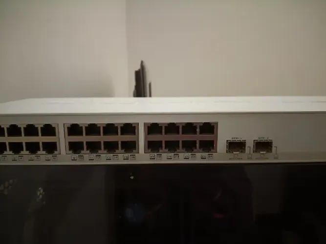 Switch MikroTik CSS326-24G-2S+RM
