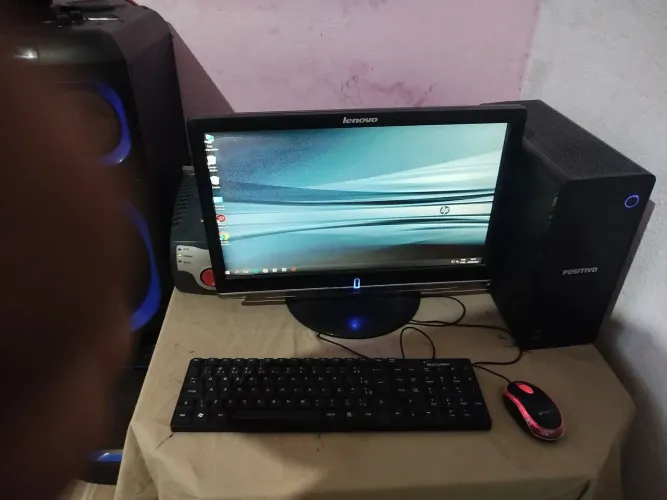 Computador em ótimo estado de uso