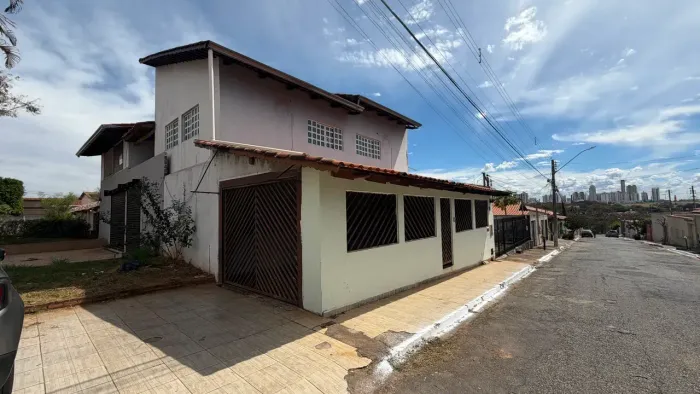 Imóvel para venda tem 283 metros quadrados com 3 quartos em Parque das Laranjeiras - Goiân