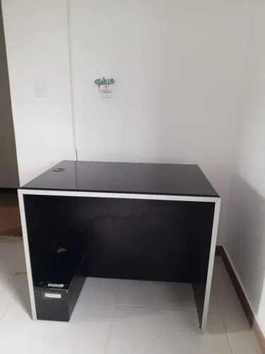 VENDE- SE ESCRIVANINHA ÓTIMA PARA ESTUDO OU TRABALHO