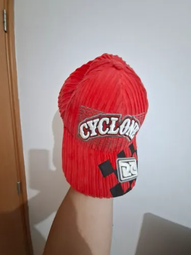 VENDO BONÉ CYCLONE VELUDO