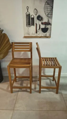 Banquetas de madeira