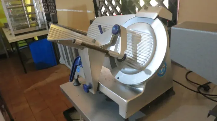 FATIADOR DE FRIOS SEMI AUTOMÁTICO LINHA GLP 300 - GURAL -